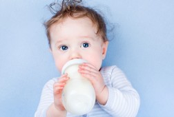 Mách mẹ cách chọn sữa tăng cân cho bé dưới 1 tuổi tốt nhất
